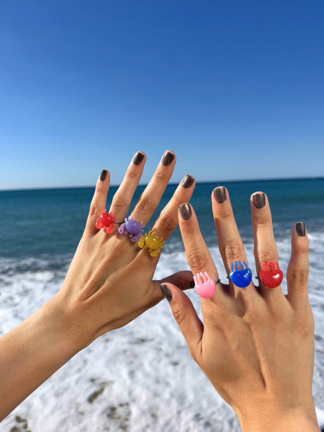Anillo bajo las olas