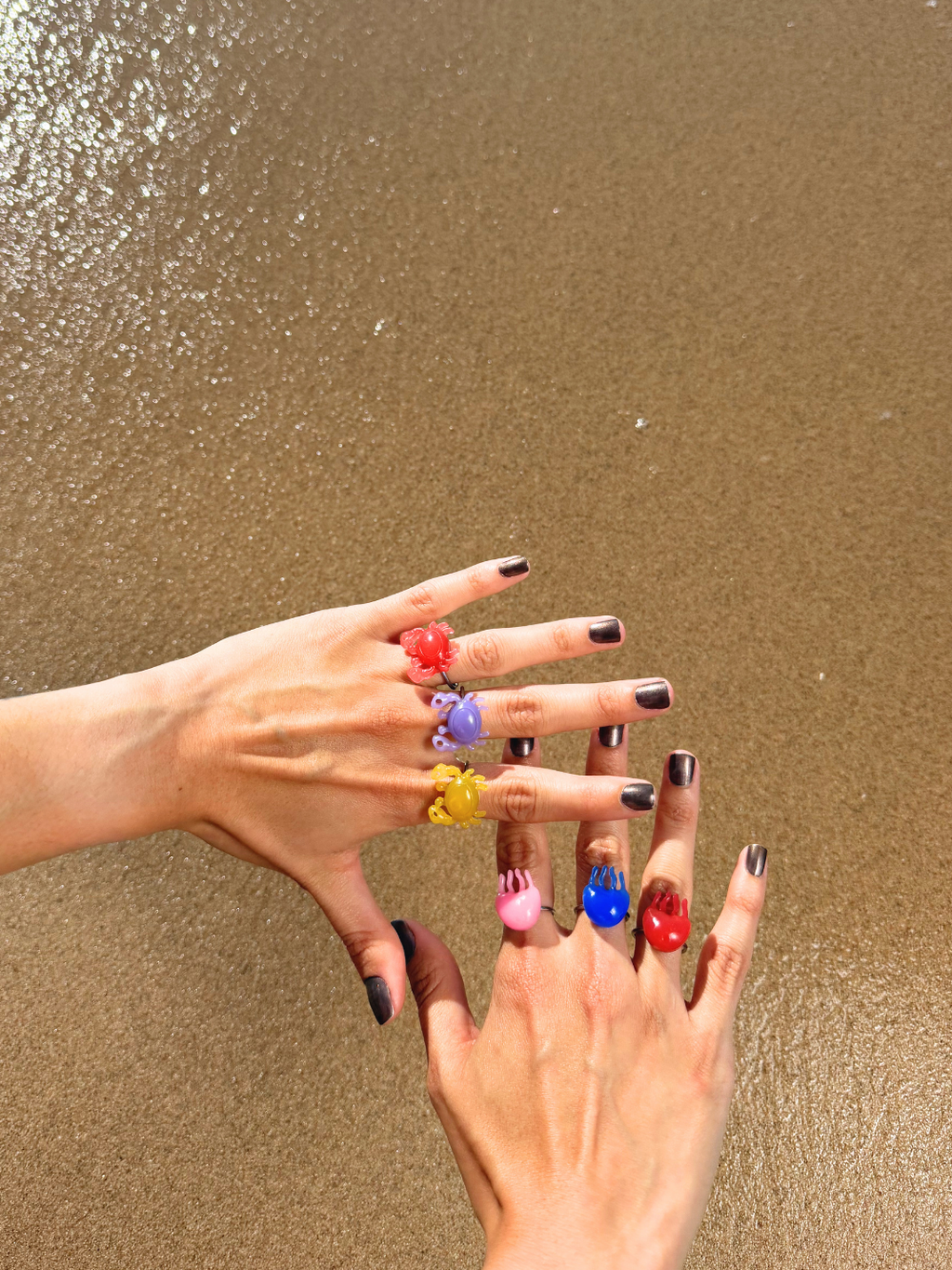 Anillo bajo las olas