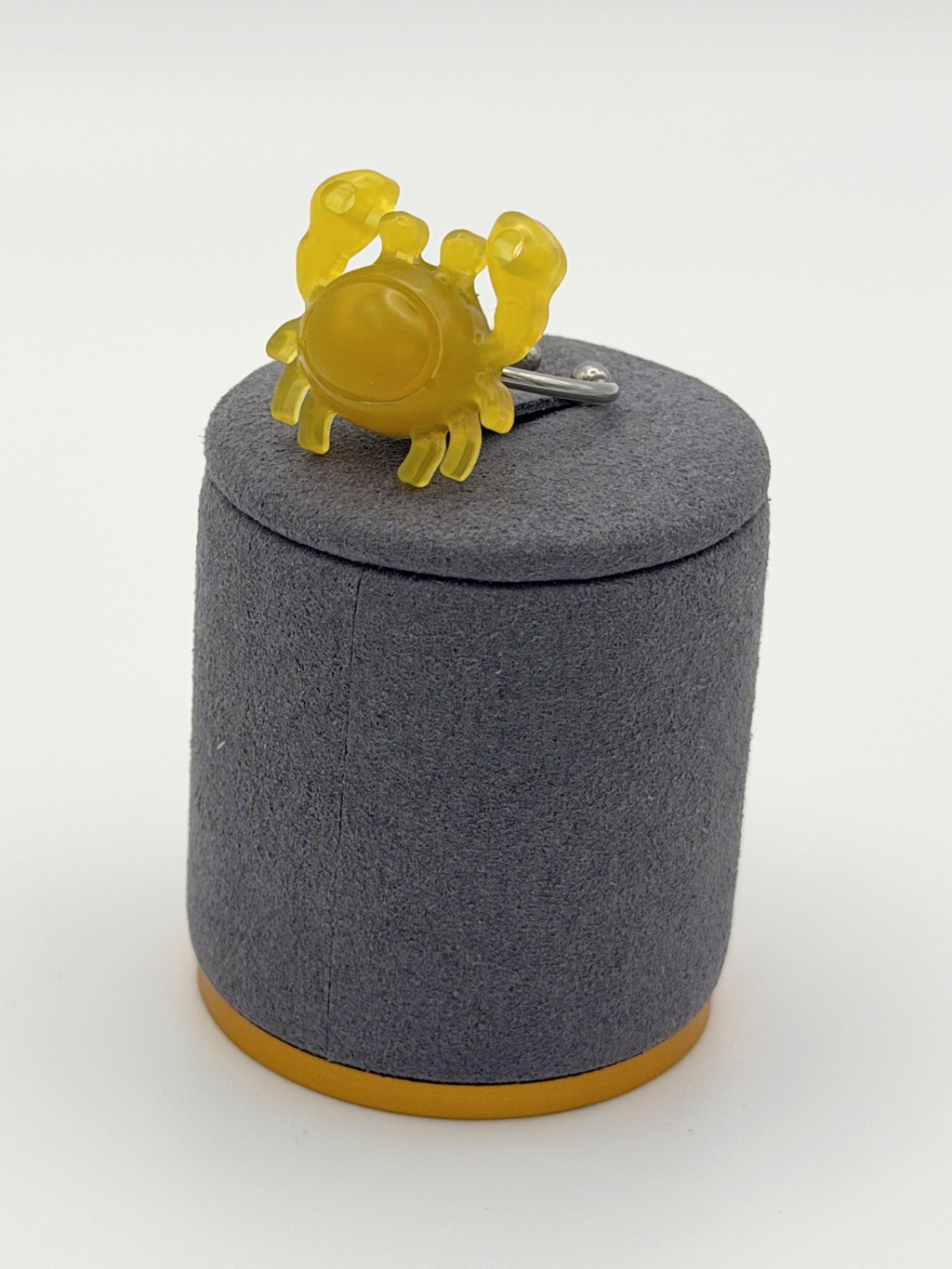 Anillo bajo las olas