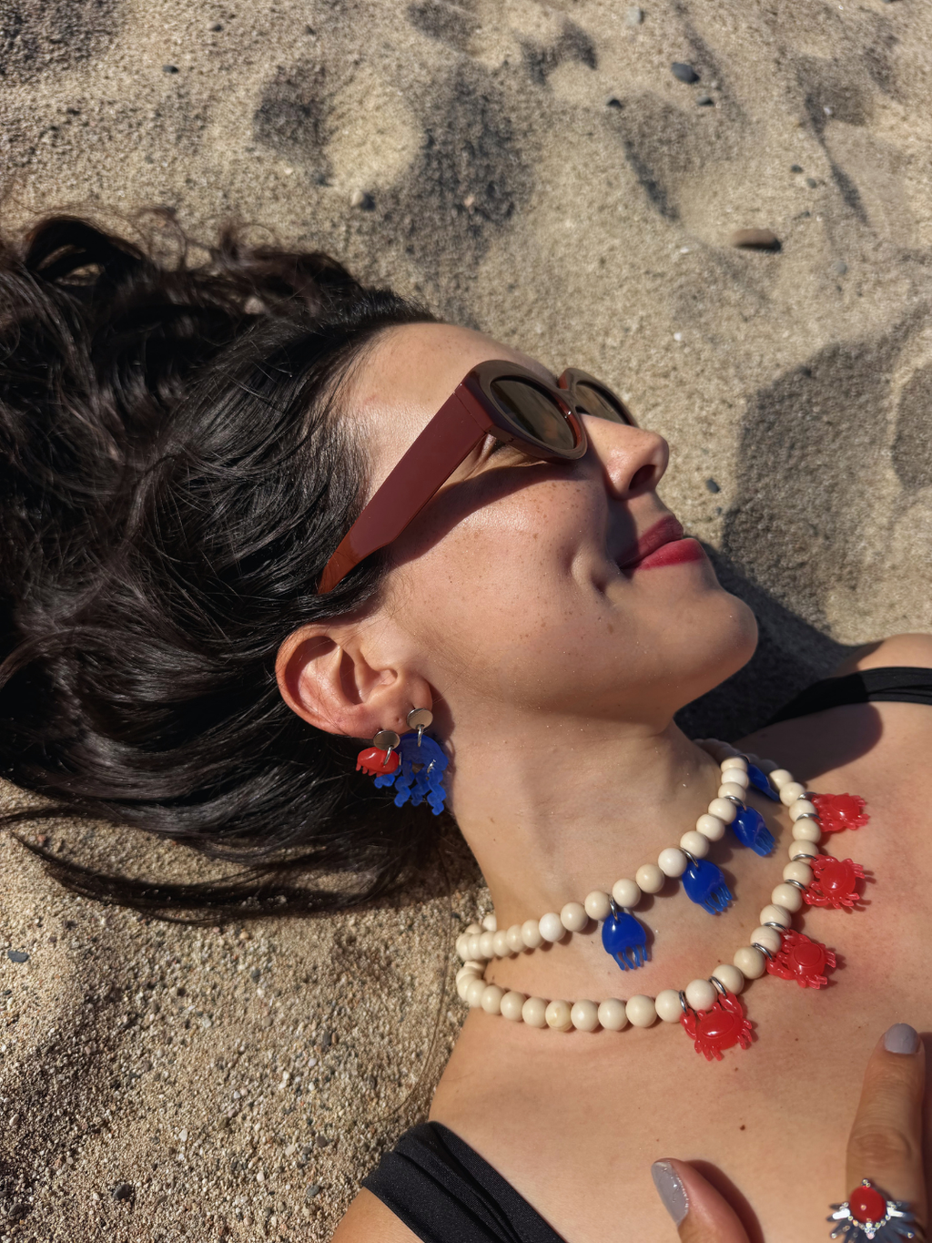 Collar bajo las olas