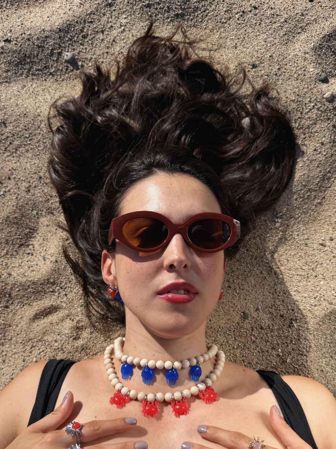Collar bajo las olas