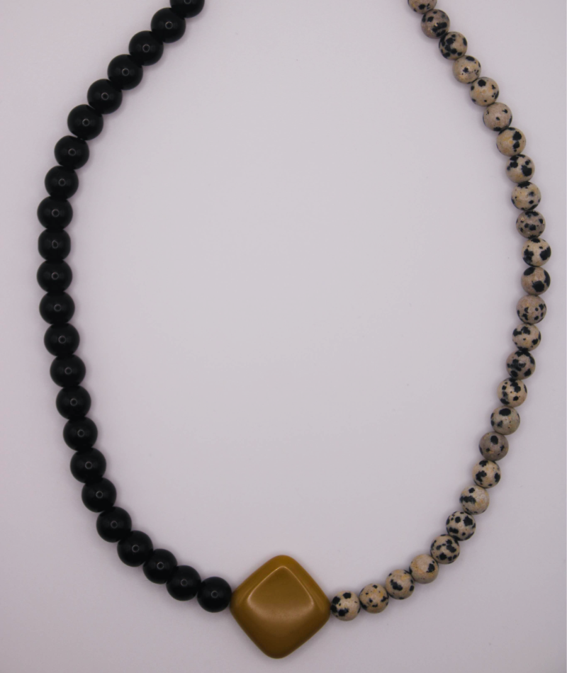 Collar granito de oliva