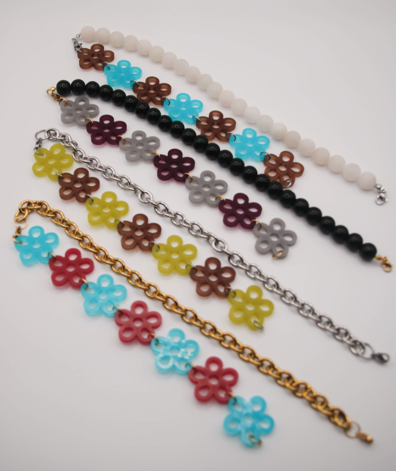 Silueta half-necklace