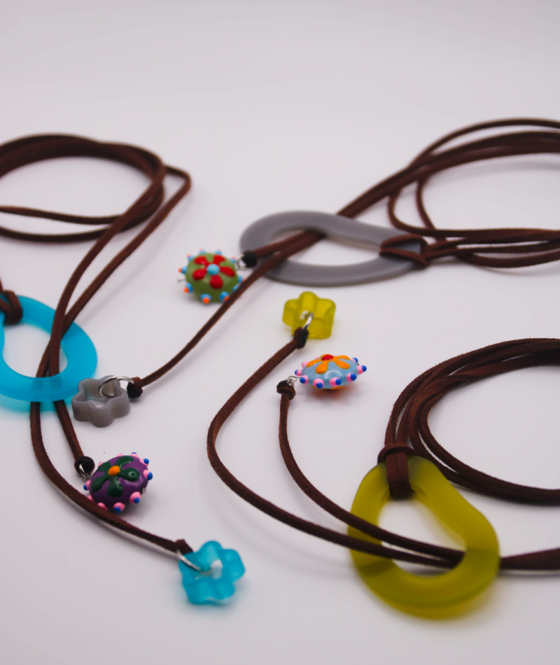 Flor en puntitas necklace