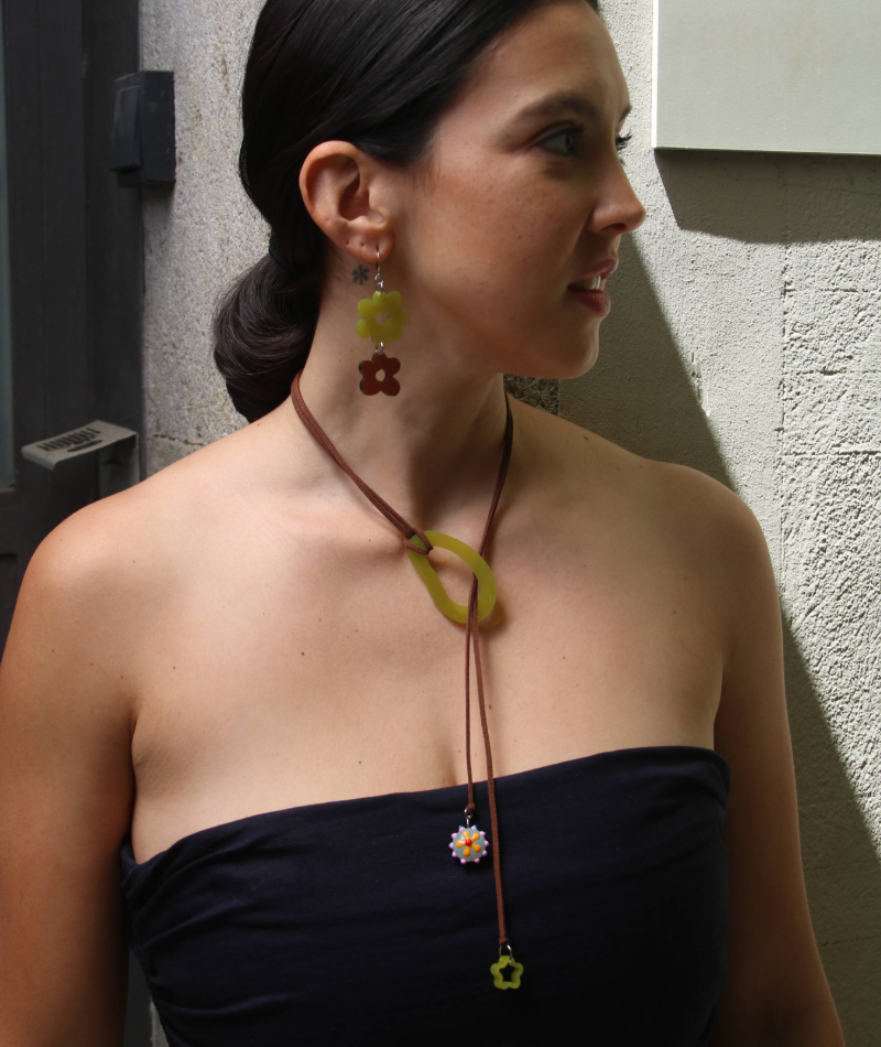 Flor en puntitas necklace