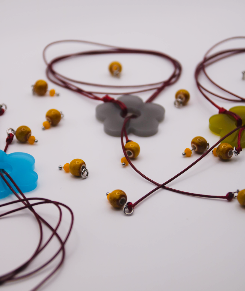Collar pasador flor