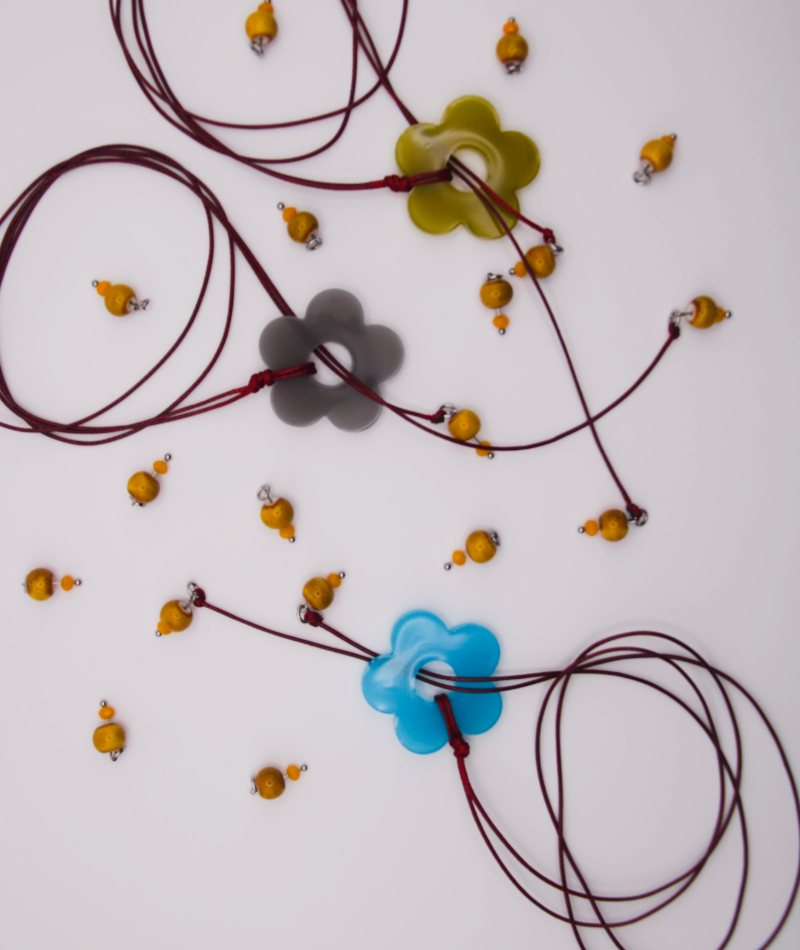Collar pasador flor