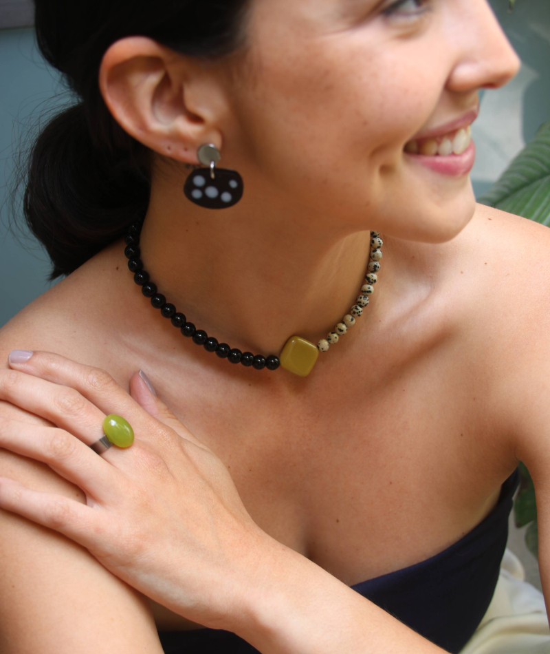Collar granito de oliva