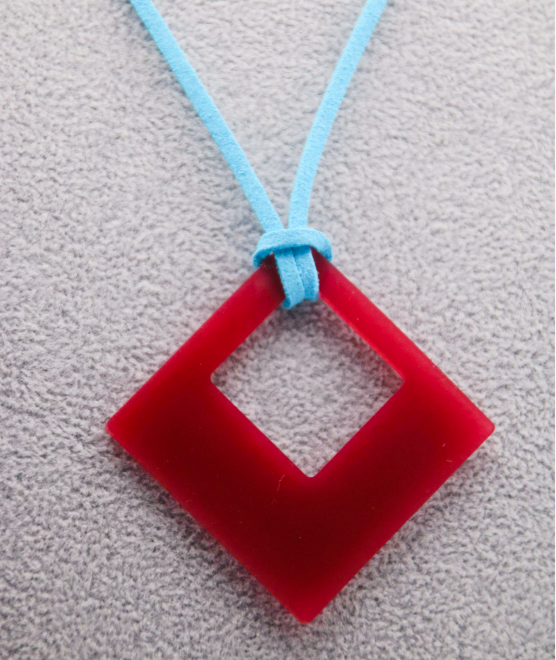 Collar rombito